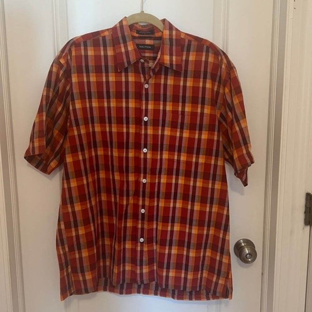 Nautica Men’s Short Sleeve Button down size large Casual Plaid